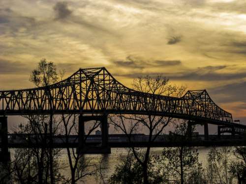 Bridge at dusk over the mouth of the Mississippi in Baton Rouge, Louisiana free photo