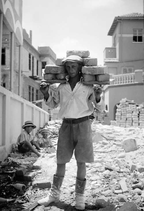 Builder in Tel Aviv in Israel free photo