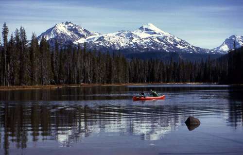 Canoeing in Scott Lake in Willamette National Forest in Oregon free photo