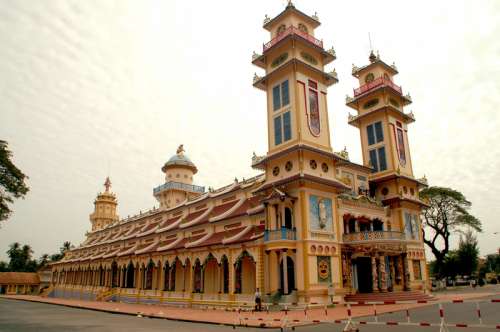  Cao Đài temple in the city of Tây Ninh, Vietnam free photo