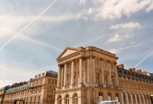  Château de Versailles (Pavillon Dufour) in the spring of 2006 in France free photo