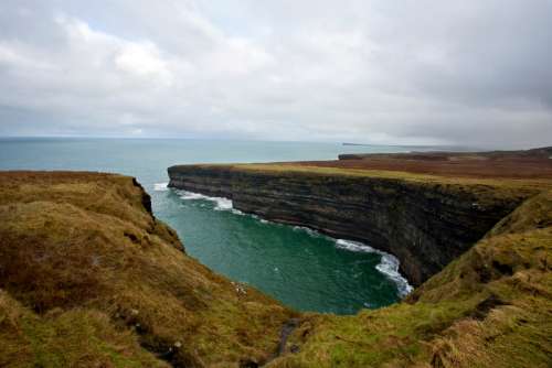 Coastline on the Cliffs landscape and ocean in Ireland free photo