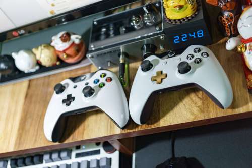 Console game controllers on the table free photo