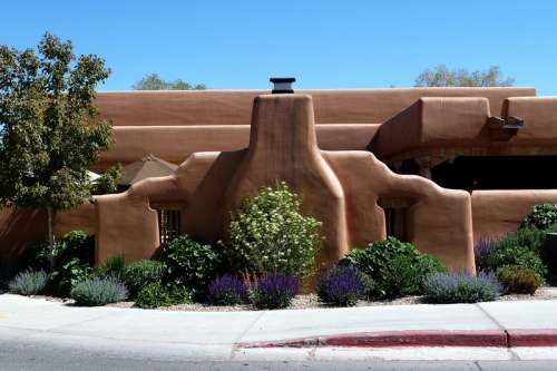 Earthen style building in Santa Fe, New Mexico free photo