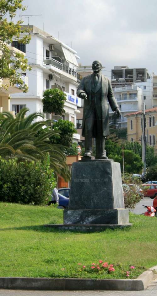 Eleftherios Venizelos statue in Rethymno, Greece free photo
