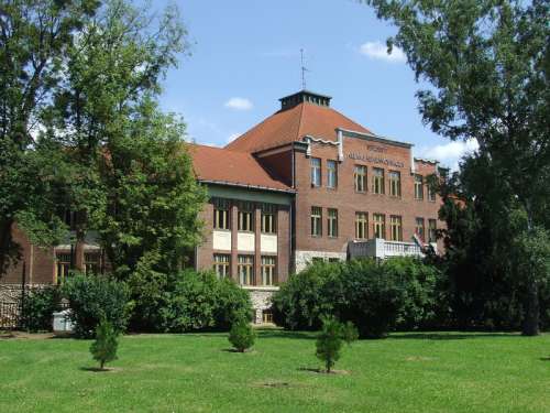 Elementary School in Kaposvar, Hungary free photo