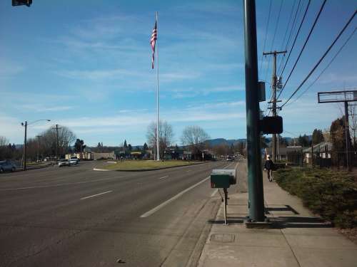 Flagpole on Pacific Avenue in Forest Grove, Oregon free photo