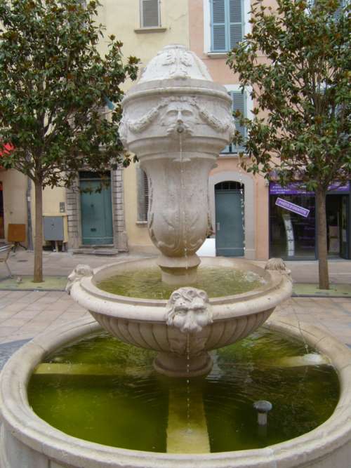  Fontaine de L'Intendance, Place de l'Indendance in Toulon, France free photo