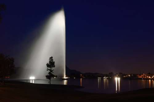 Fountain Hills water spray in Arizona free photo