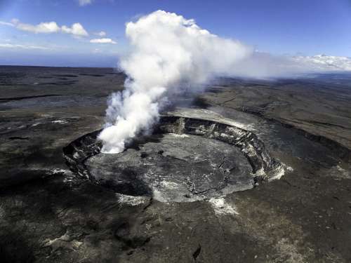 Halema'uma'u Crater in Hawaii Volcanoes National Park free photo