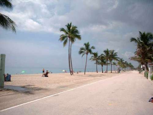 Hollywood's paved beach Boardwalk in Florida free photo