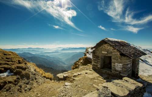 House in the Mountains with sky and majestic scenery in Tungnath, India free photo