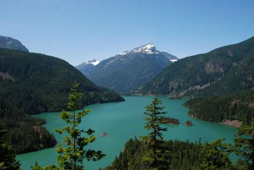 Lake and Mountains landscape in Washington free photo