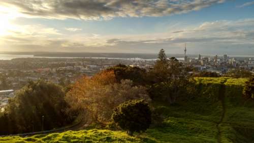 Landscape and cityscape with light from above in Auckland, New Zealand free photo