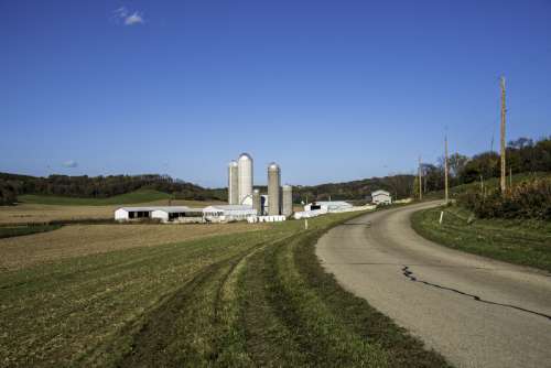 Landscape with farm and Silos in Wisconsin free photo