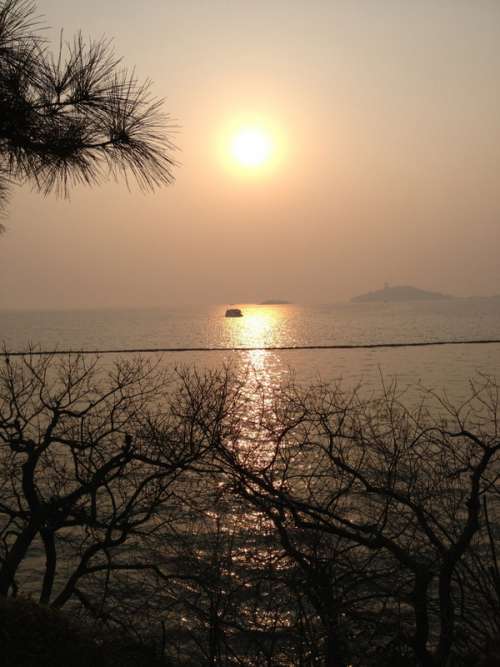 Late Afternoon sun in the sky at Taihu Lake in Wuxi, Jiangsu, China free photo