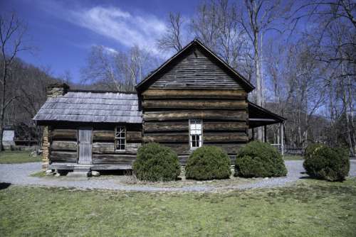 Log Cabin in an old settlement in Great Smoky Mountains National Park, North Carolina free photo