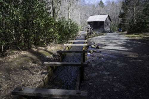 Looking at Mingus Mill at Great Smoky Mountains National Park, North Carolina free photo