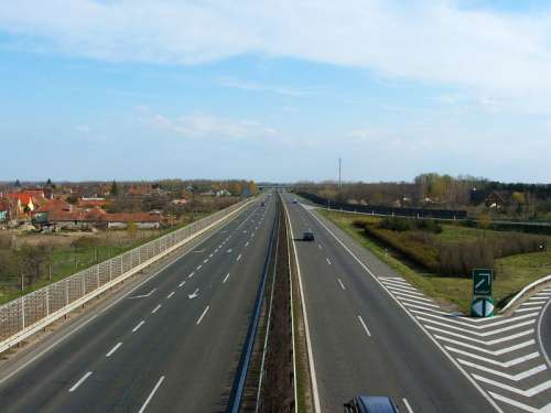 M5 motorway near Kecskemét in Hungary free photo