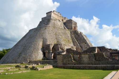 Maya Pyramid in Cancun, Mexico free photo