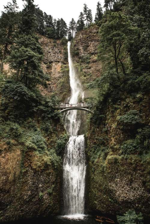 Multnomah Falls scenery in Oregon free photo