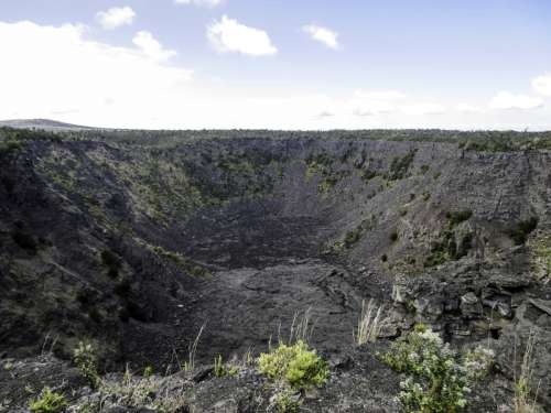 Pauahi Crater at Hawaii Volcanoes National Park free photo