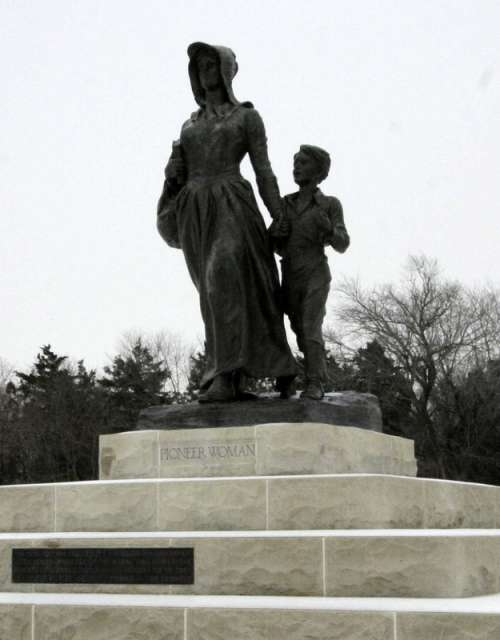  Pioneer Woman statue in Ponca City, Oklahoma free photo