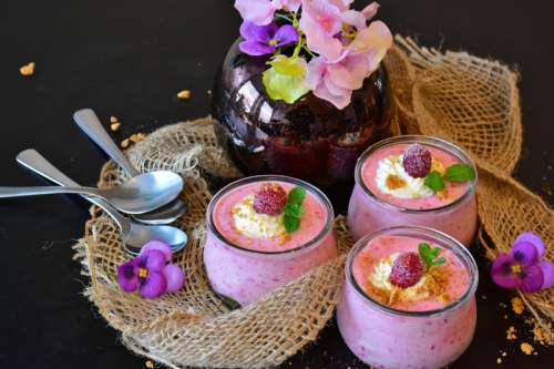 Quark Raspberry Cream in cups free photo
