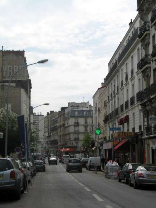 Rue Ernest Renan in Issy-les-Moulineaux, France free photo