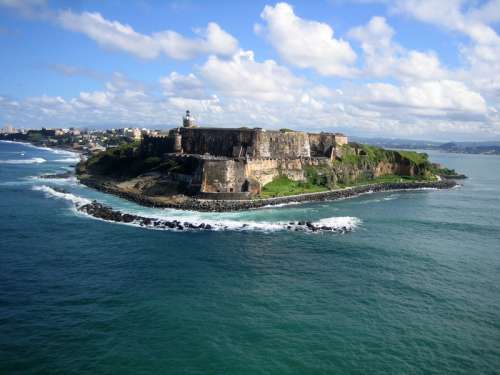 Shoreline landscape view under the blue sky in Puerto Rico free photo
