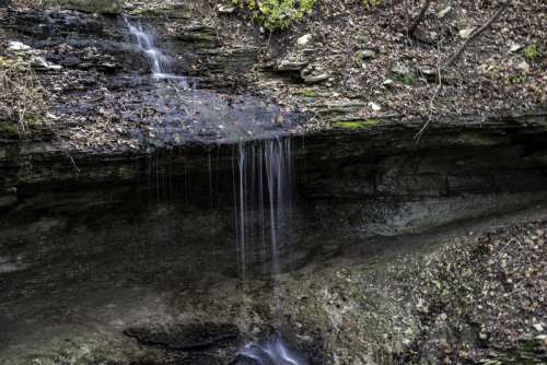 Small Trickle from Bridal Veil Falls at Pikes Peak State Park, Iowa free photo