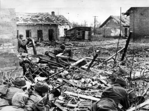 Soviets preparing to ward off a German assault during the Battle of Stalingrad free photo