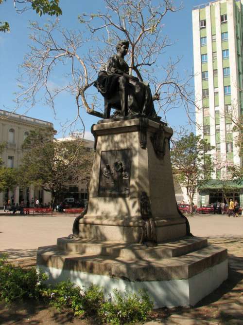 Statue of Marta Abreu in Parque Vidal in Santa Clara, Cuba free photo