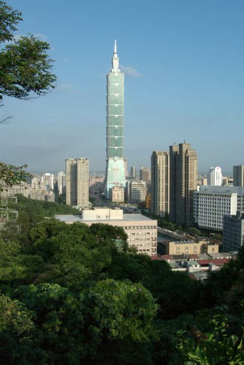 Taipei 101 in the middle of the skyline in Taiwan free photo