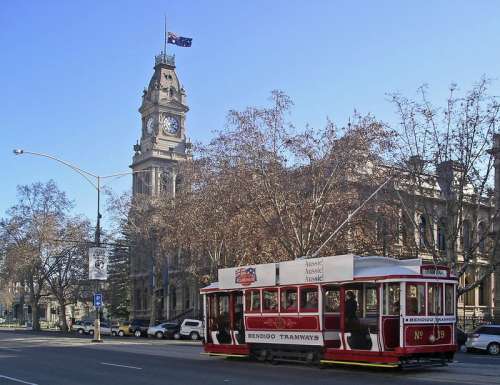 Talking tourist tram in central Bendigo, Victoria, Australia free photo