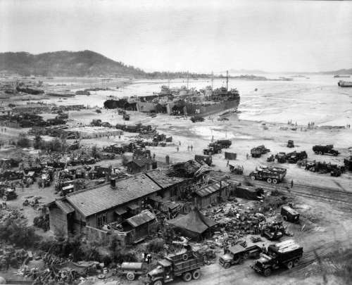 Tank landing Ships unload men at Inchon during the Korean War free photo