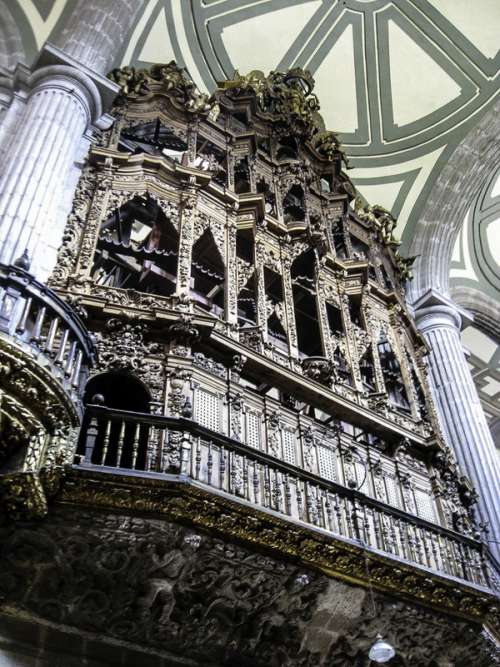 View of an organ case in the Cathedral of Mexico City free photo