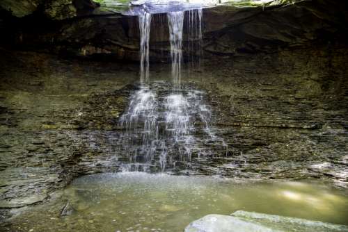 View of Blue Hen Falls in Cayuhoga Valley National Park, Ohio free photo