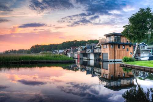 Water and Houses Landscape at Zuidlaardermeer, Netherlands free photo