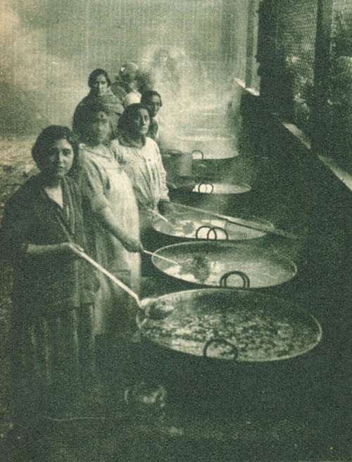 Women in the soup kitchens in 1932 in Santiago, Chile free photo