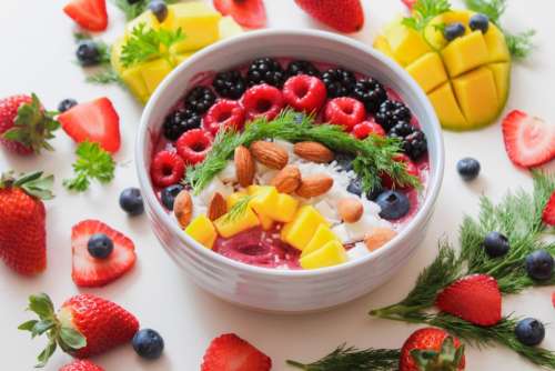 Smoothie bowl with almonds and fruit