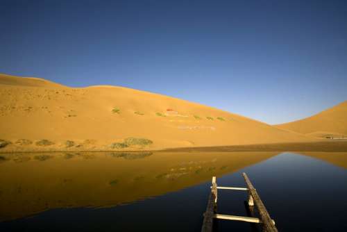 Badain Jaran Desert Depths Of The Lake Bataan Lake