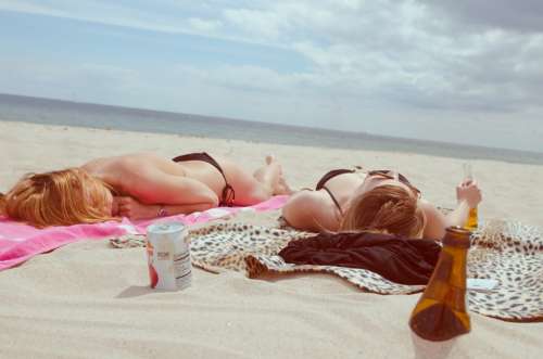 Beach Girls Relax Sunshine Holidays Vacation