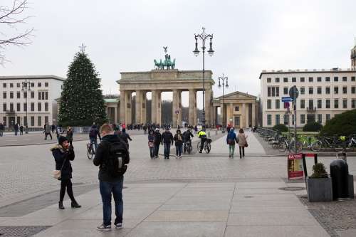 Brandenburg Gate Berlin Historic Edifice Pedestrians