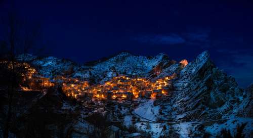 Castelmezzano Italy Village Town Mountains Winter