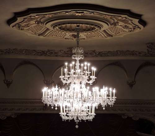 Chandelier Light Lit Light Bulbs Teatro