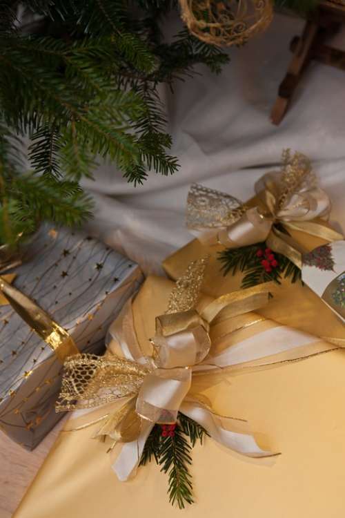 Christmas Presents Gift Wrap Ribbon Gold Silver