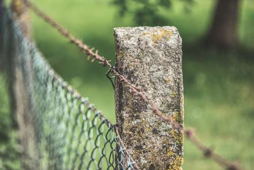 Fence Barbed Wire Fence Post Barrier Wire Metal