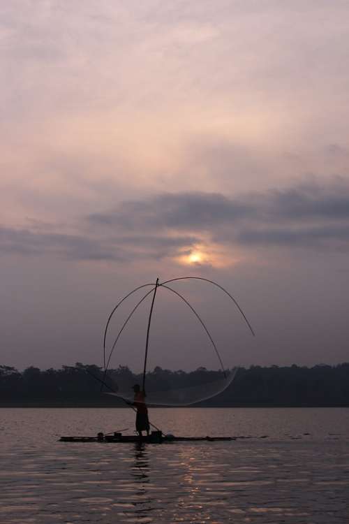 Fishermen The Sun Sank Season Lake Indonesian
