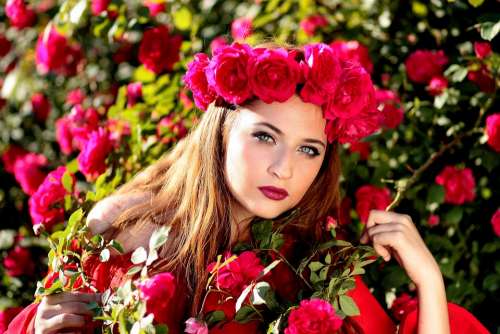 Girl Roses Red Wreath Flowers Beauty